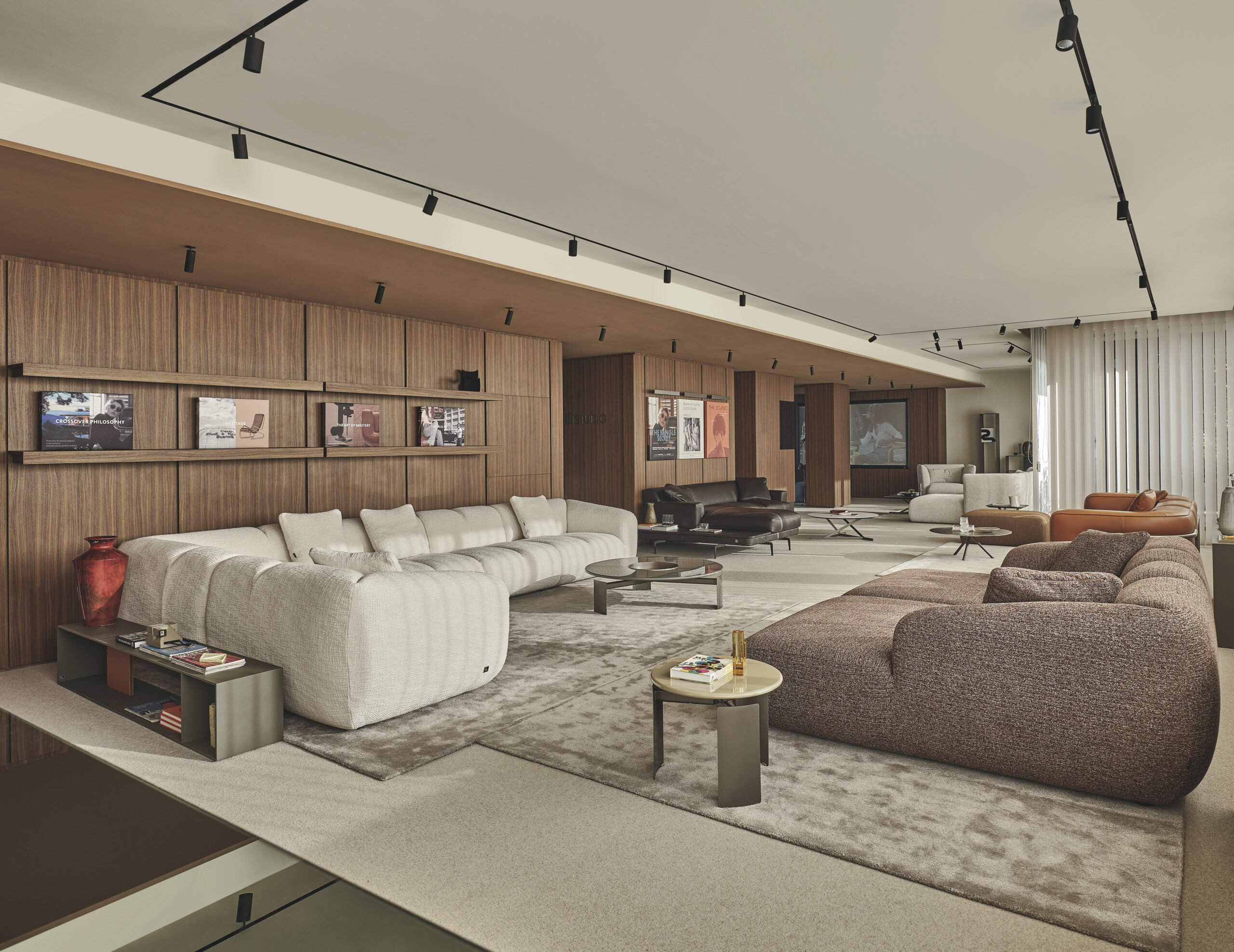 BusnelliShowroom8946-scaled